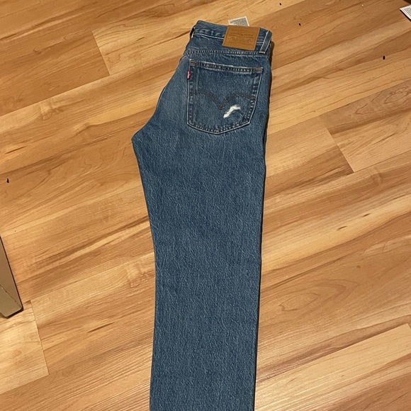 NWOT levi’s premium wedgie icon x aritzia - Picture 8 of 8